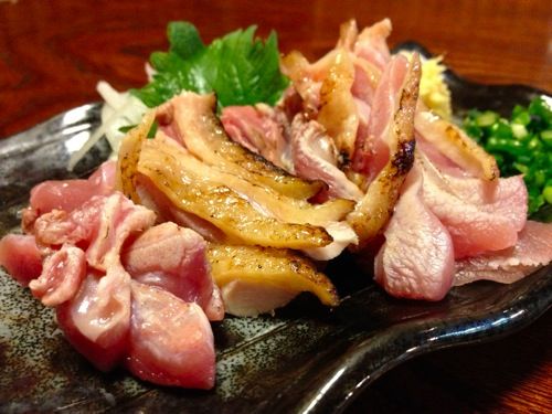 熊本では鶏の刺身がスーパーで売られている