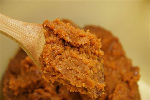 なろう「えっ！エルフの里には味噌があるのか？やった！味噌汁が飲める！」←これ 	