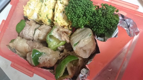 ピーマンにチーズ詰めて豚肉で巻いて焼くと美味すぎる