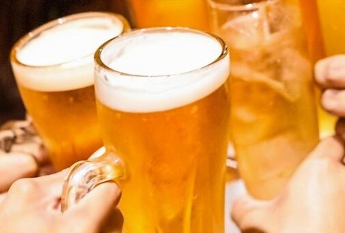 国税庁「“若者のアルコール離れ”がヤバい、酒の需要を増やす案を募集する」