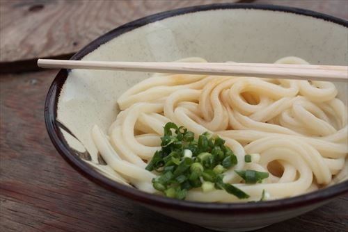 うどんとそばで人気投票したら6：4でうどんが勝つよな 	