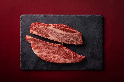 肉用牛農家「霜降り肉にするために牛をビタミン欠乏症にするか」