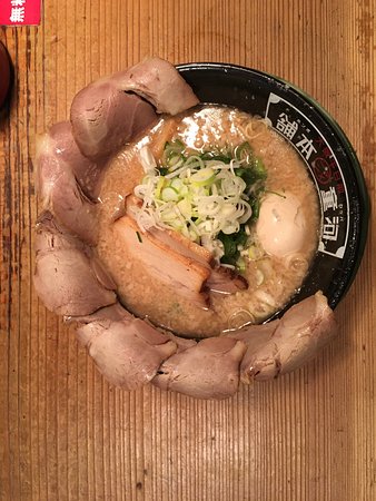 ラーメンのフチにビッシリとチャーシューが並べてあるラーメン屋ってあるよな？ 	