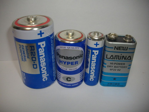 1600px-高容量マンガン乾電池（青）_C