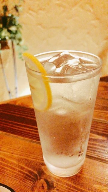 レモンサワーが大ブーム！お酒が苦手な人でも飲みやすく、「酒離れ」の若者にも支持 	