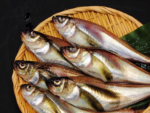 スーパーで魚を丸のまま買ってる奴いる？