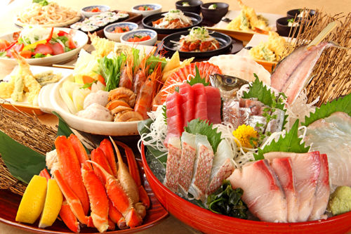 山奥の温泉旅館ワイ「晩メシは何かな？きっと山の幸やろなぁ…キノコかな？山菜かな？」 	