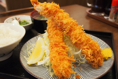 エビフライ定食900円←エビ何尾や思う？