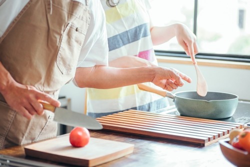 コスパ的には独身よりも結婚したほうがお得だった　家族が増えると一人あたりの生活費減少