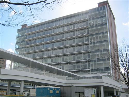 800px-東広島市役所新庁舎（2012，1，4）_R