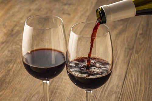 ワイ「ワインまずい」敵A「安物しか飲めない貧乏人」敵B「いいワイン飲んだことないんだな」