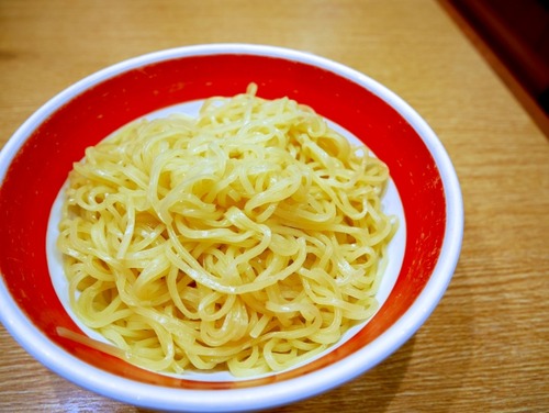 ワイ、替え玉を注文するタイミングがわからず食券をポケットに入れ店を出る 	