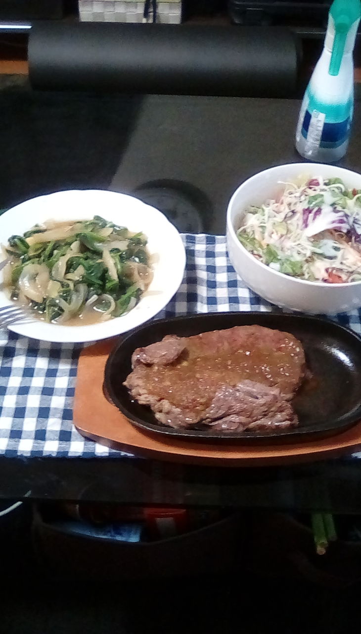 500円の安いステーキ肉焼くで お料理速報