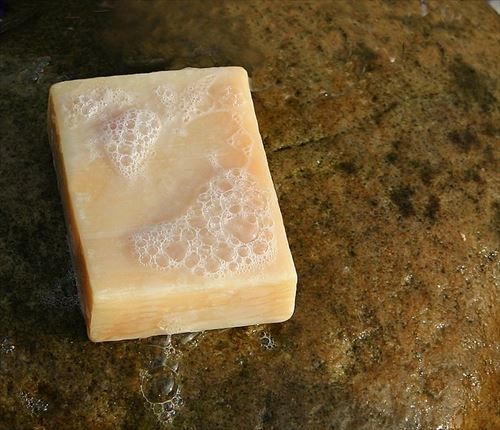698px-Handmade_soap_cropped_and_simplified_R