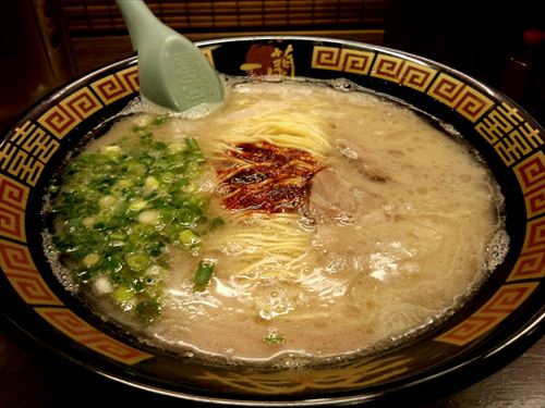 自称ラーメン通「一蘭（笑）高くてまずいやん」