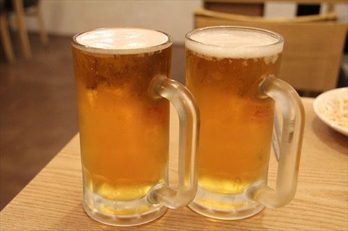 居酒屋店長なんやけど最初のドリンクで生ビール以外を頼ませるアイデア考えて欲しい