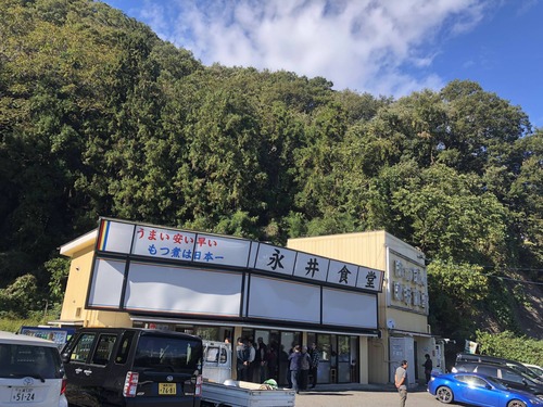 ワイニートもつ煮を食べるために永井食堂へ