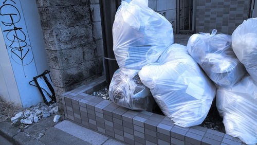 一人暮らしワイ「卵のパック？燃えるゴミでええか…」