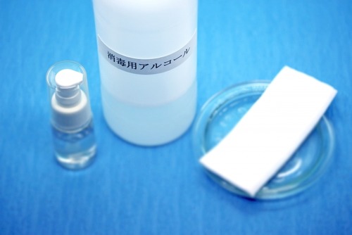 医療用アルコール消毒液9トンを転売目的で購入した女を逮捕