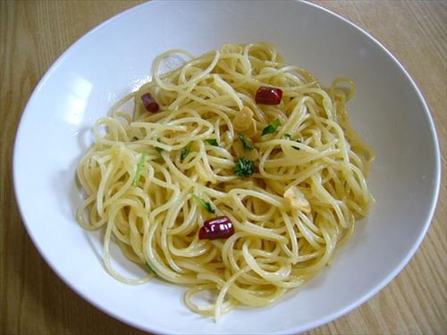 Spaghetti_agll'_aglio,_olio_e_peperoncino_by_kawanet_R
