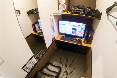 快活クラブの鍵付き個室に泊まってるんやが