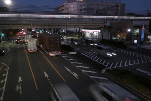 【悲報】東京で車の運転、難しすぎる