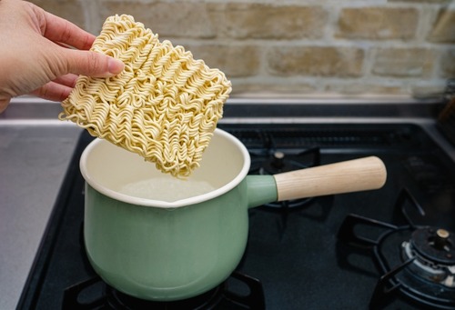 ワイ「袋麺で一番美味しいのは？」にわか「サッポロ味噌」バカ「チャルメラ醤油」ガイジ「辛ラーメン」