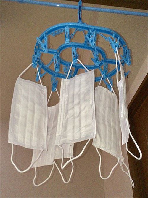 450px-マスクを干す_(31642024663)_R