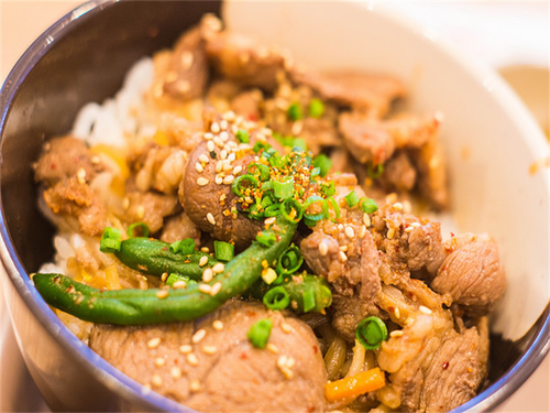 イオンのフードコート色々食べられて楽しいんじゃないの？ 	