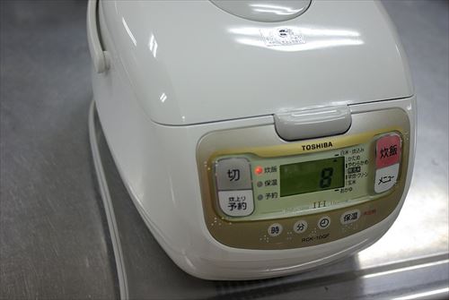 800px-東芝の炊飯器_RCK-10GF_20110604_R