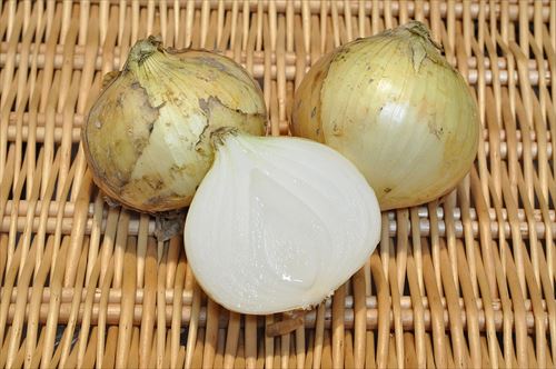 女「私料理するよ玉ねぎ切ったら涙出て大変」　俺「こいつ料理してないアホ女だな」 	