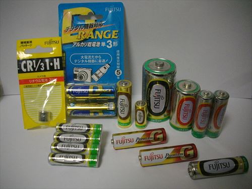 800px-FDK製の富士通乾電池_FDK_Battery_R