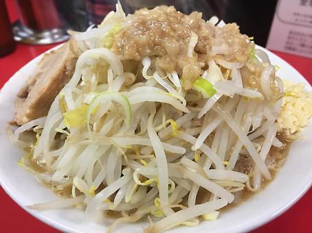 二郎系ラーメン食ったワイ、ガチで気分悪くなる