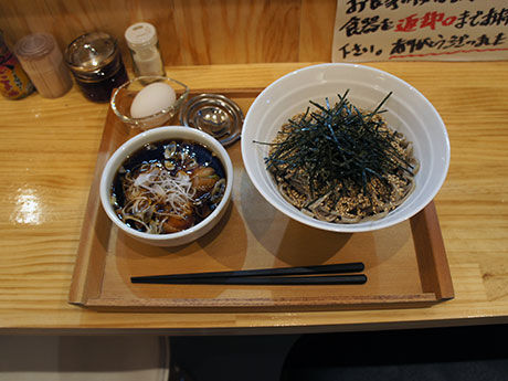 600ｇの蕎麦が食える、その名も「そば二郎」オープン　店内張り紙「ﾔｻｲｱﾌﾞﾗｶﾗﾒﾆﾝﾆｸできません」