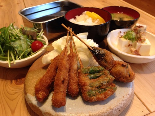 大阪の串かつ定食５００円（ライスおかわり自由）豪華すぎやろｗｗｗｗｗｗｗｗｗｗｗｗｗ