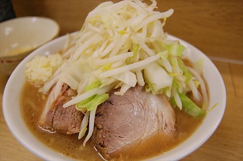 二郎ラーメン食ったんだが、並盛りですら食いきれなかった 	