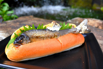 【京都】アユの塩焼きホットドッグが人気