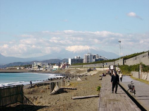 湘南海岸から見る富士山_-_panoramio_R