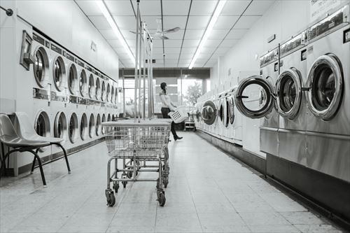 black-and-white-clean-housework-launderette_R