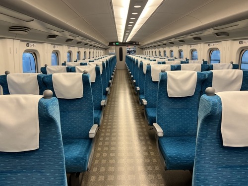 【悲報】新幹線の指定席とったのに隣のおっさんが駅弁食い始めた