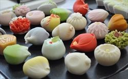 wagashi_asia01-thumb-475x294-7156_R