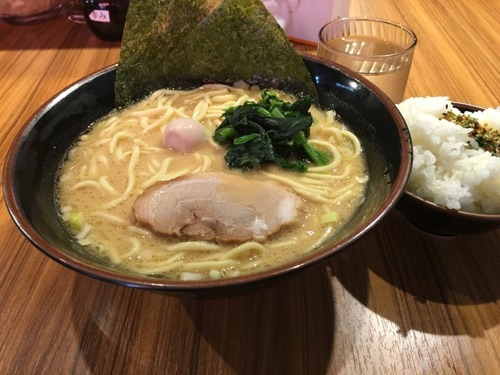 家系ラーメンで生ニンニク8杯入れたら「ウマすぎ」て死ぬかと思った 	