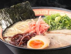 一部ラーメン店で横行する「濃縮スープ」…識者「豚骨使わぬ豚骨スープもある」