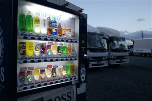 夕暮れの自販機_(2150841859)_R_R