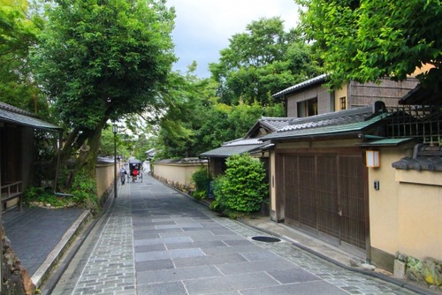 【悲報】バカ「夏の京都は辞めておけ」ワイ「うるさい！東京の猛暑で鍛えたんじゃ！😡」→断行