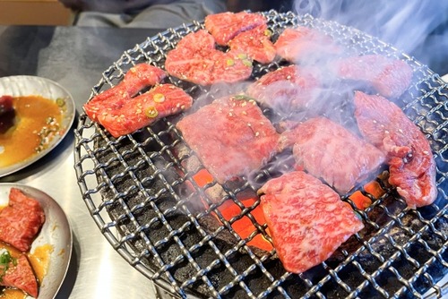 【悲報】初デートの彼女といく焼肉屋の最適解、決まらないｗｗｗｗｗｗｗｗｗｗｗｗｗｗｗ