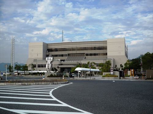 800px-Hiroshima_drivers_license_test_center_R