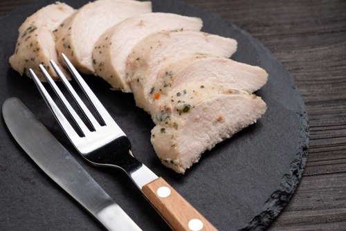 サラダと鶏胸肉しか食ってないのに痩せない