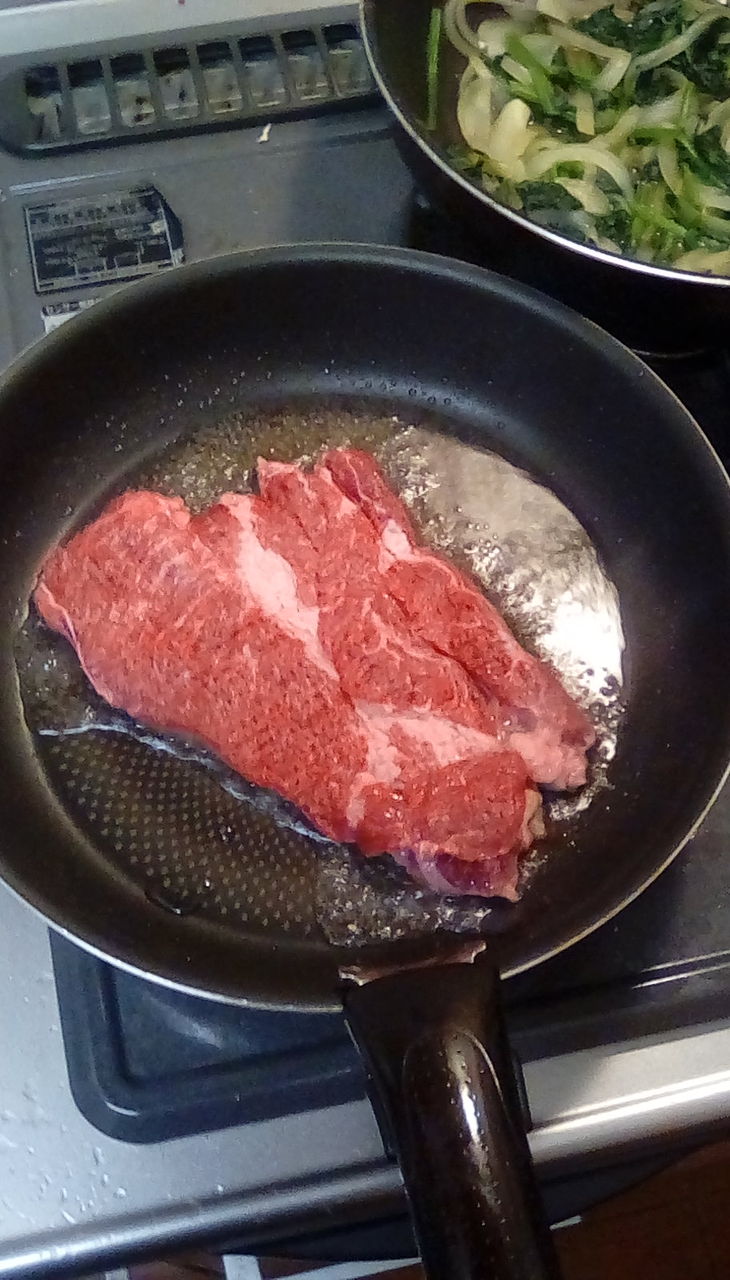 500円の安いステーキ肉焼くで お料理速報