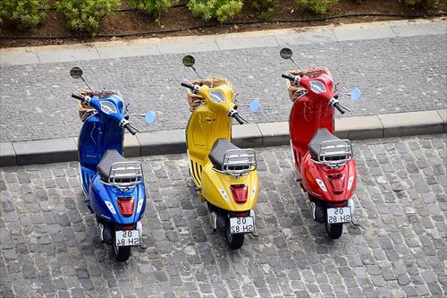 -vespa-piaggio-motorcycles-bikes-red-yellow-blue_R